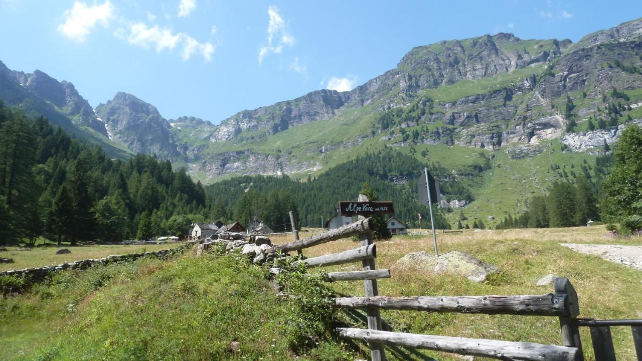 Giuditta Freecarpark&Garden Domodossola Exterior foto